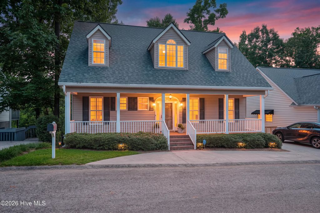225 Water Oak Drive, Richmond