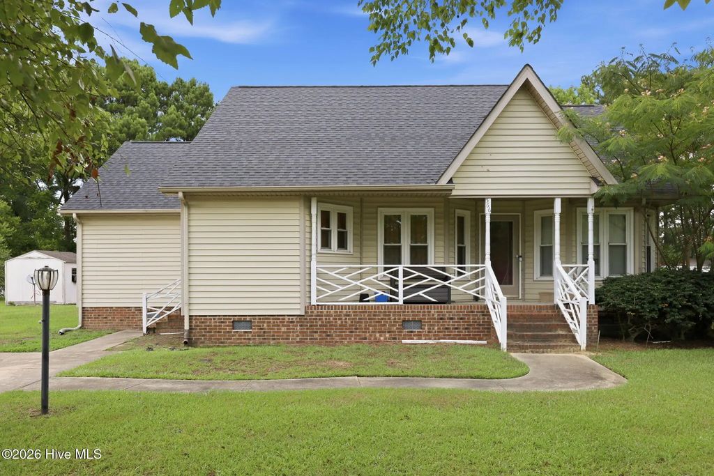 566 Ridge Drive, Winterville