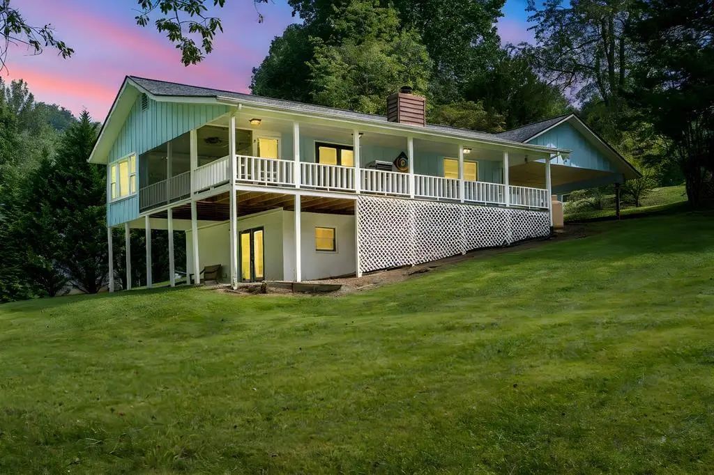 55 Chatuge Hills Drive, Hayesville