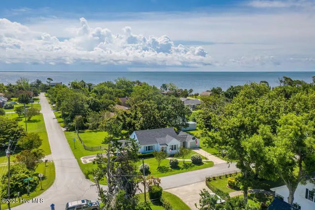 207 Lucille Lewis Drive, Marshallberg