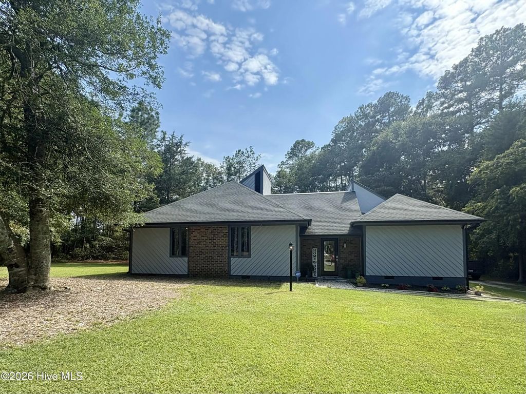 12800 Woodbridge Drive, Laurinburg