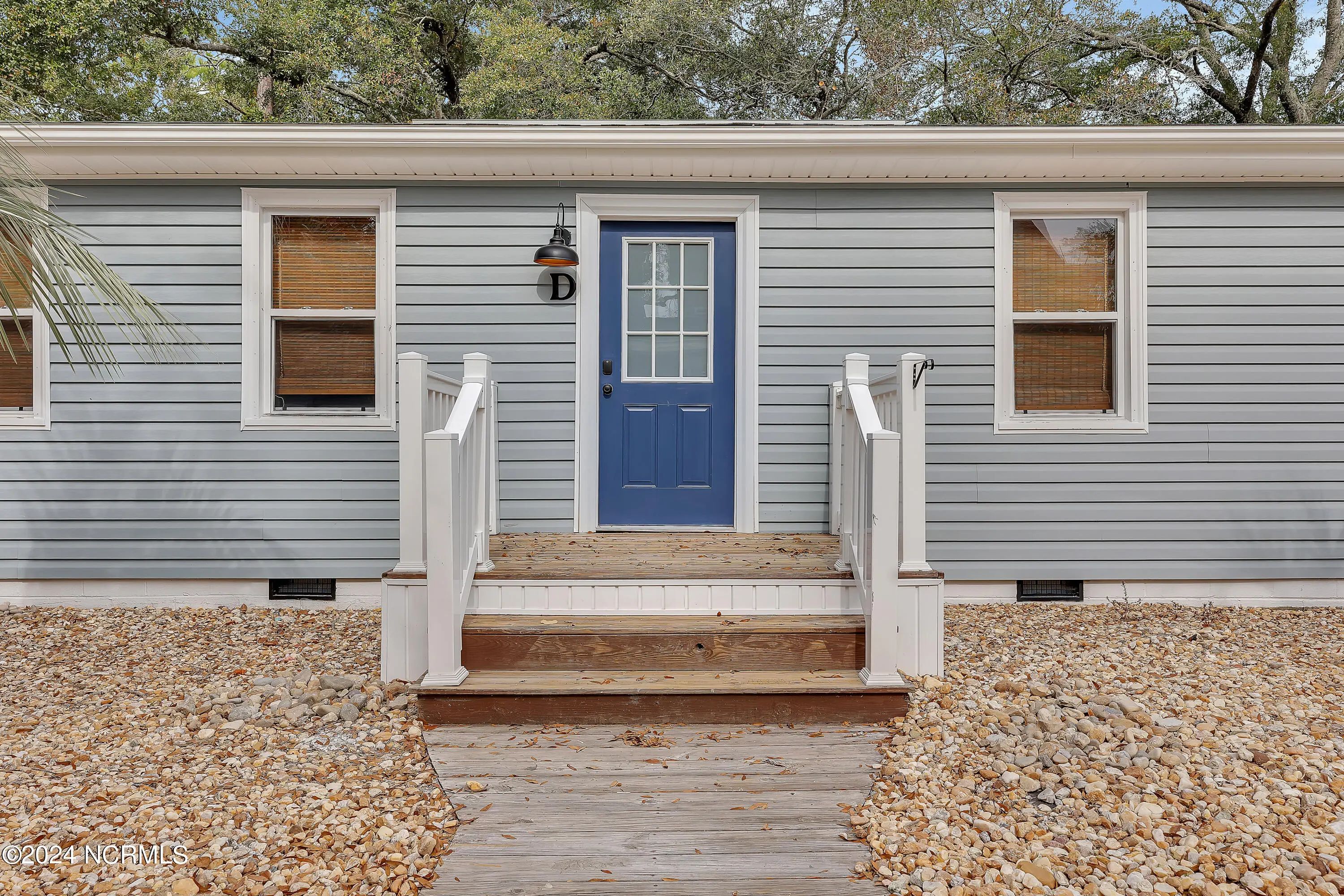111 Ne 19th Street D, Oak Island