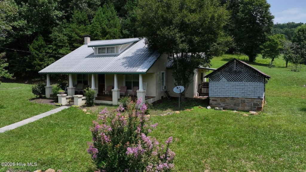 805 Bethabara Road, Hayesville