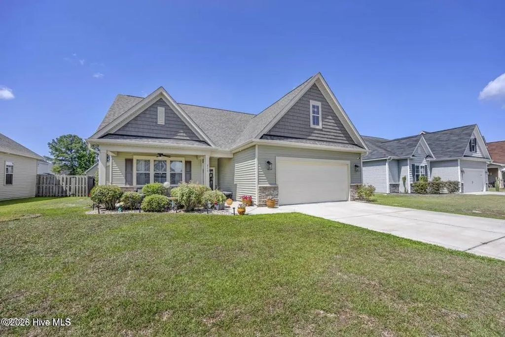 823 Heart Wood Loop Road Ne, Leland