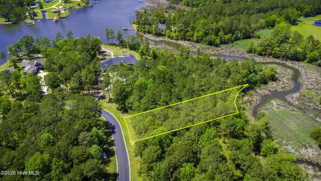 272 Southern Plantation Drive S, Oriental