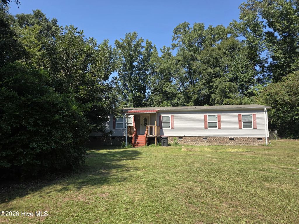 18060 Queen Road, Laurinburg