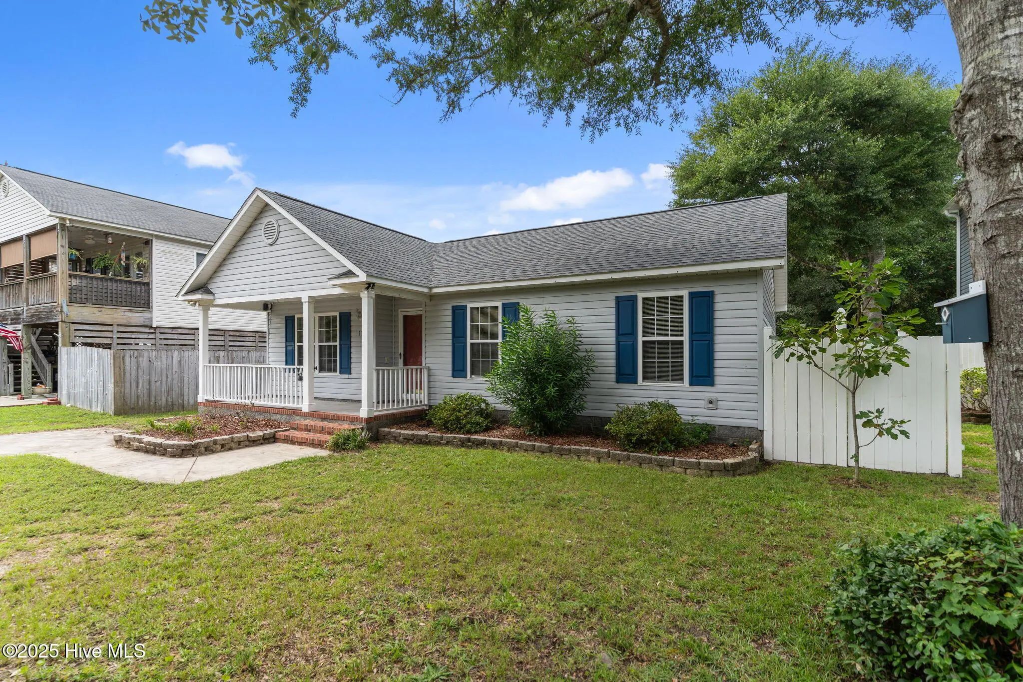 135 Ne 15th Street, Oak Island