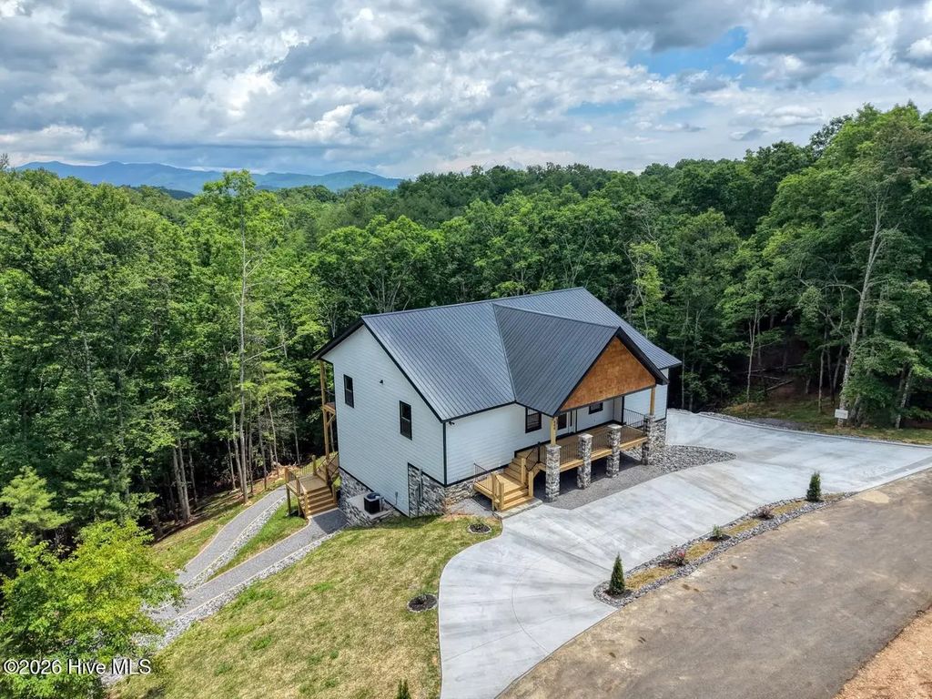 460 River Mountain Road, Murphy