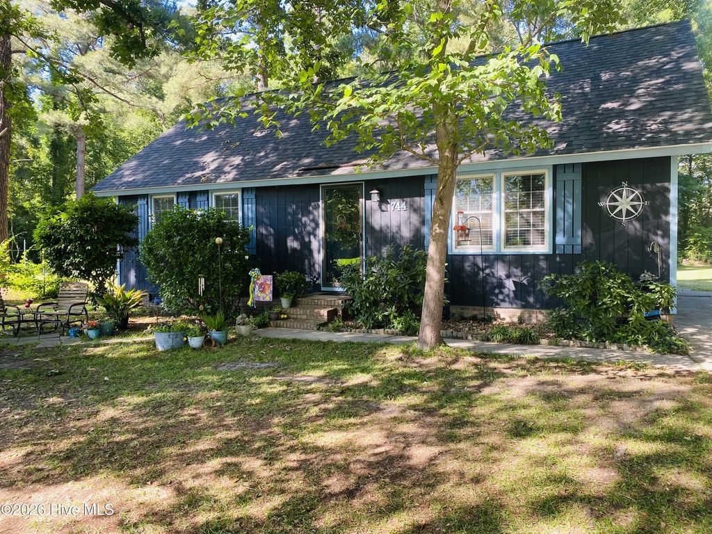 744 Mrs Tates Road, Whiteville