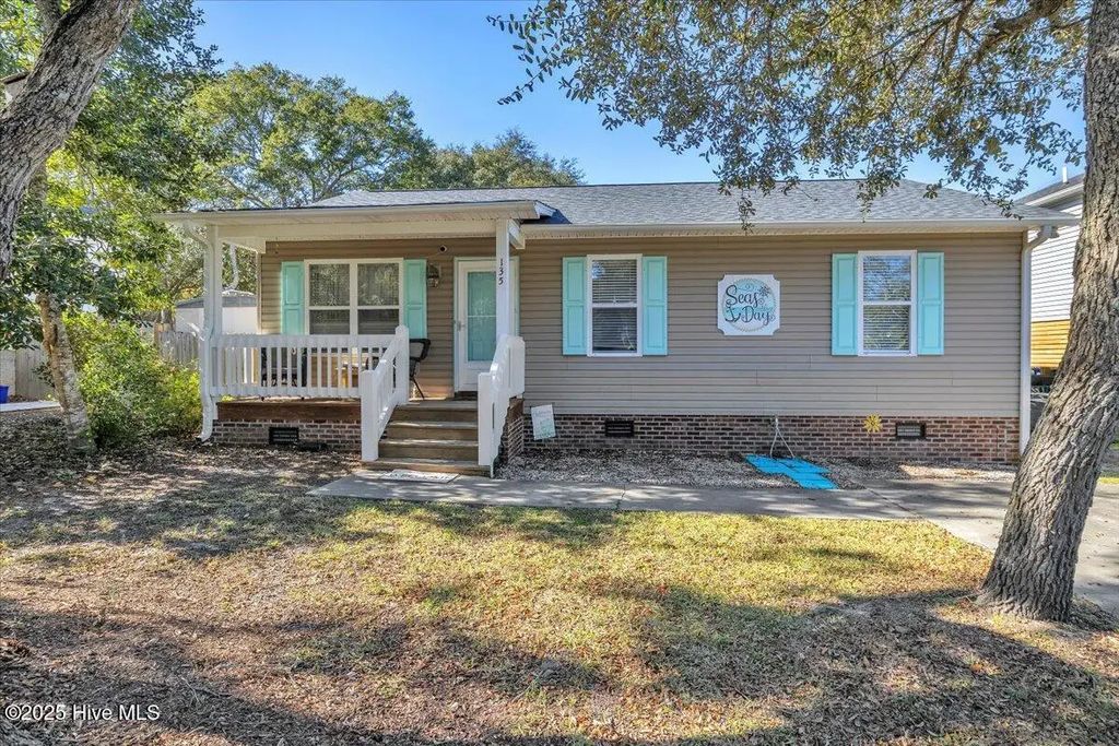 135 Ne 36th Street, Oak Island