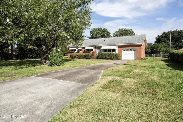 722 N College Road, Wilmington