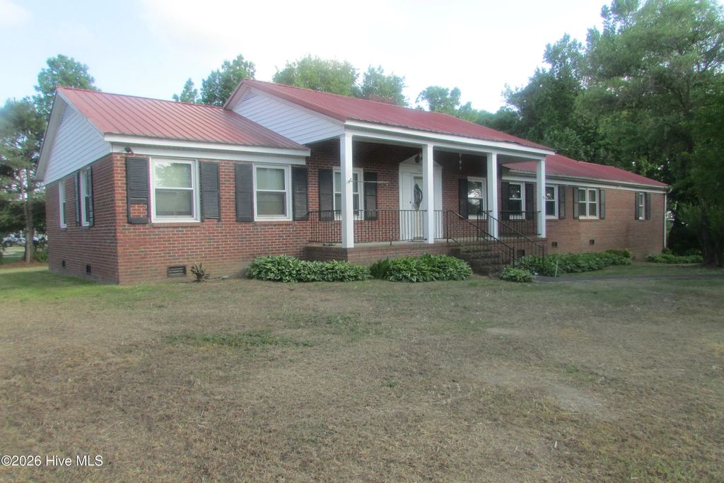 1102 Isaac Weeks Road, Clinton