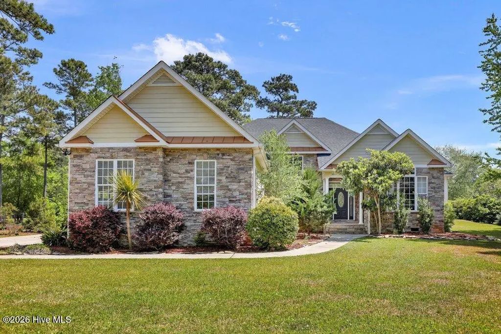 707 N Green Tee Road, Hampstead