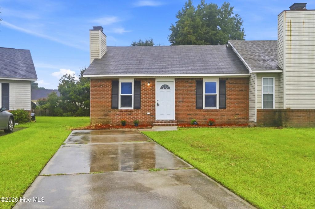 125 Live Oak Court, Midway Park