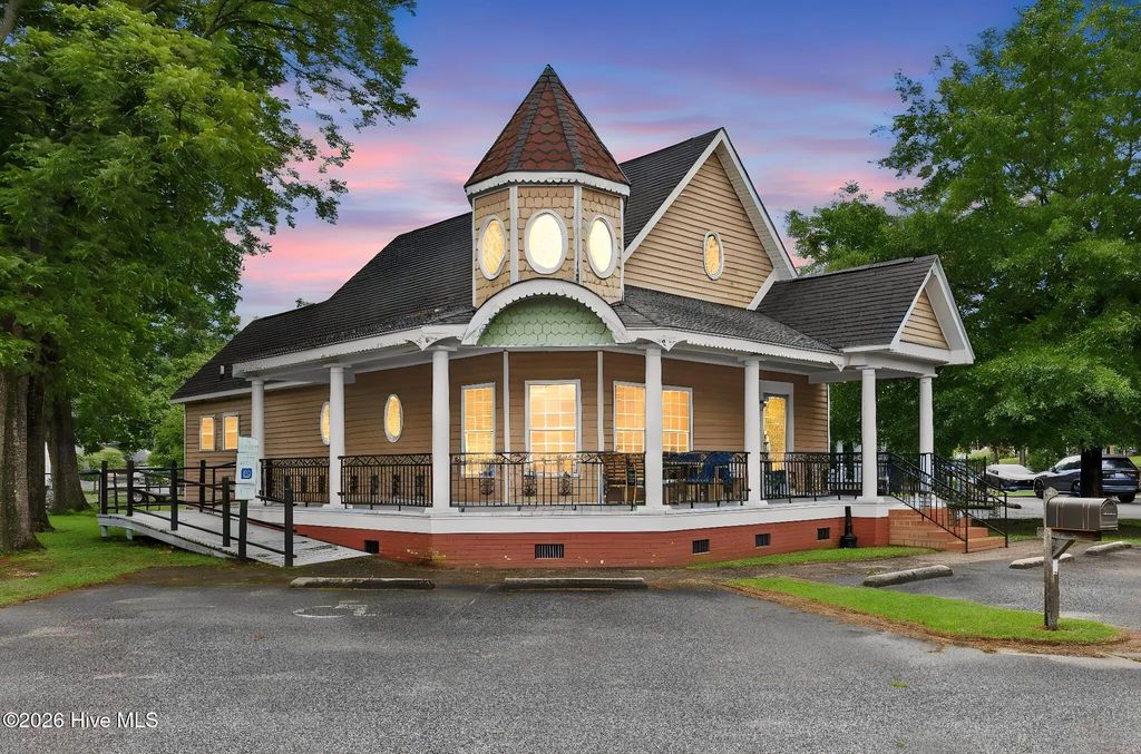 420 S Main Street, Laurinburg