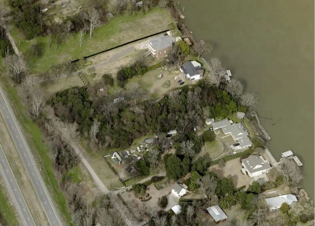 37 Sand Bar Ferry Road, Other