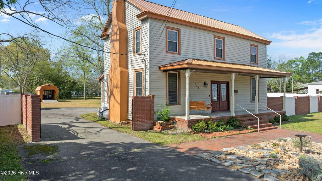 128 E Railroad Street, La Grange
