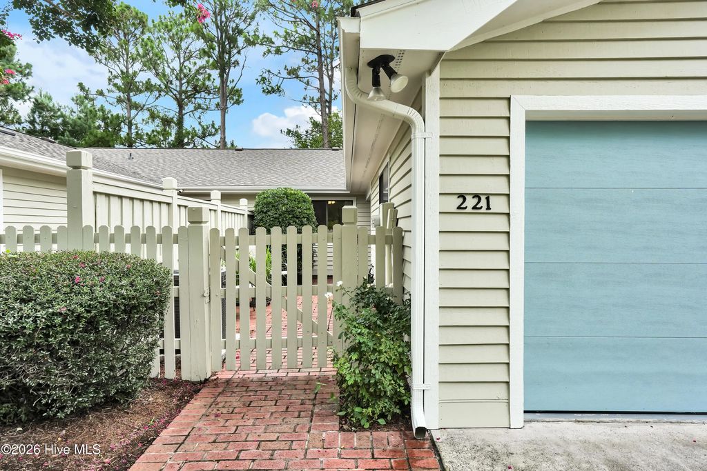 221 Inland Greens Circle, Wilmington