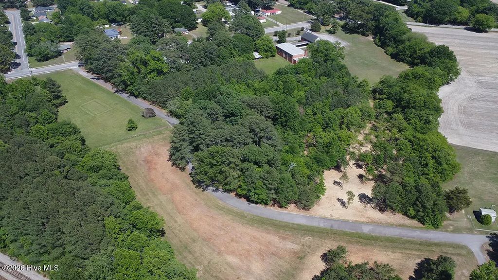 1 & 2 Cemetery Drive, Ash