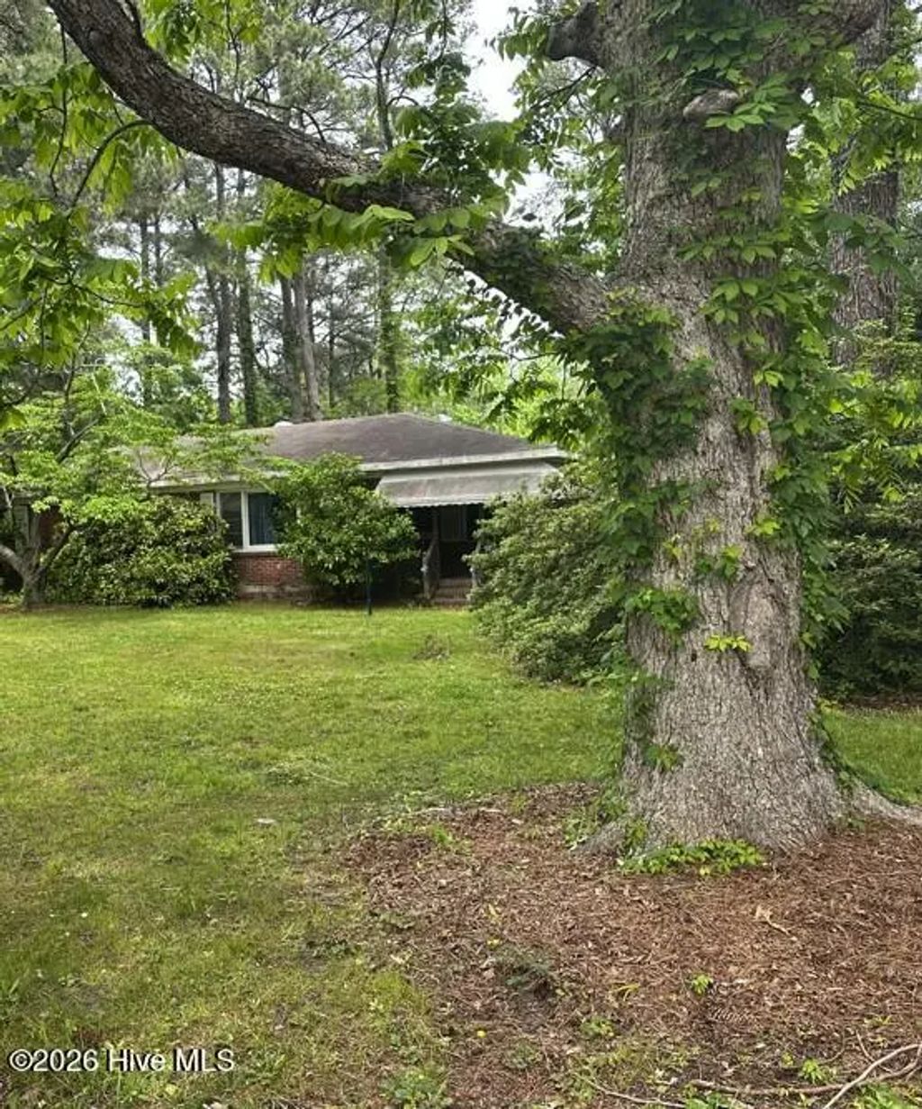1802 County Street, Elizabeth City