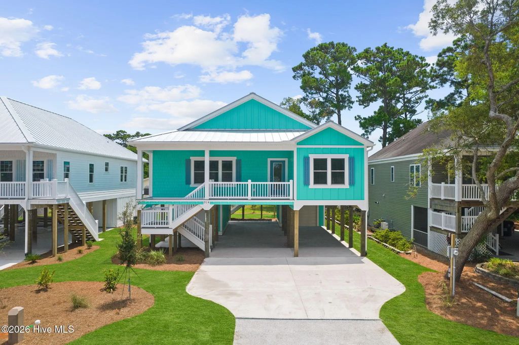 108 Ne 41st Street, Oak Island