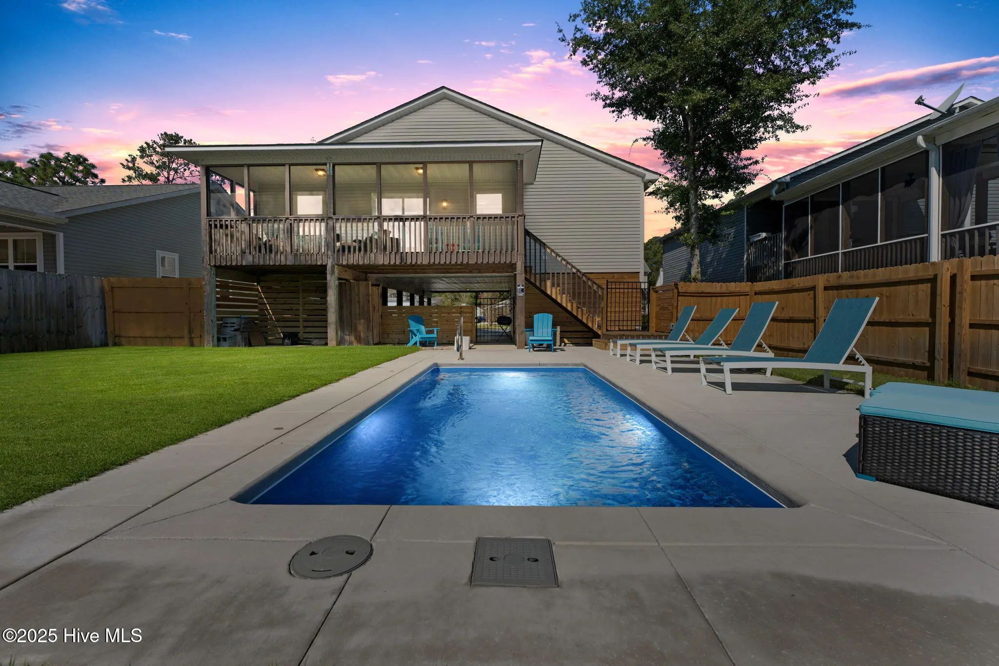 218 Ne 51st Street, Oak Island Wooded