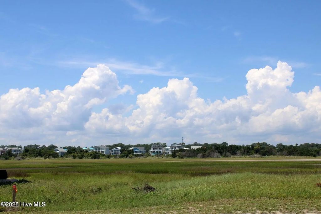 838 Ocean Boulevard W, Holden Beach
