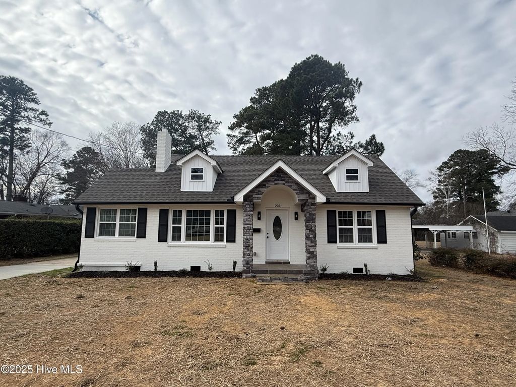 203 Stewart Avenue, Clinton