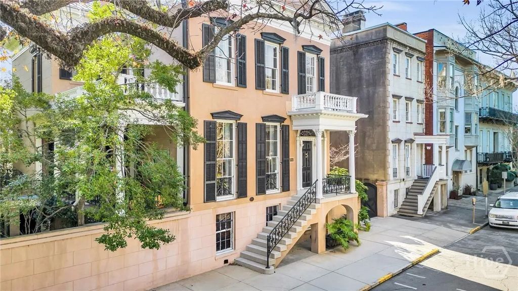 211 E Charlton Street, Savannah