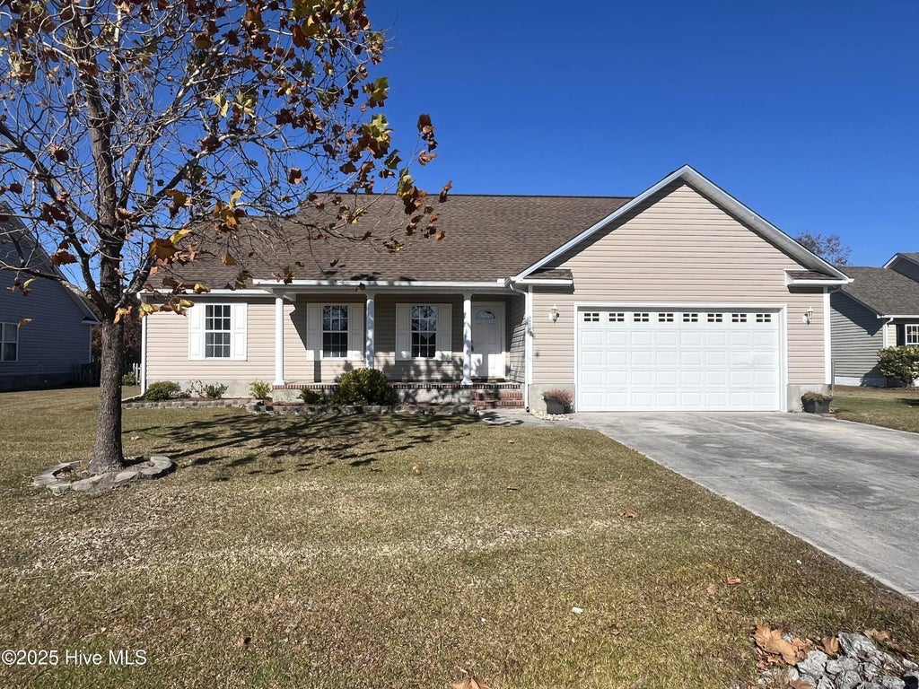 902 Eastman Creek Drive, Beaufort