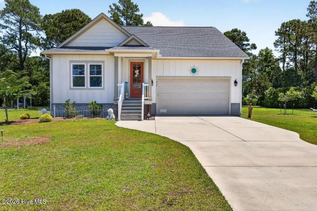 904 Sea Holly Court, New Bern