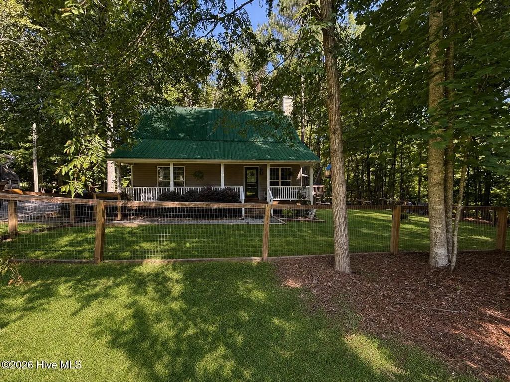 1442 Shore Line Drive, Lincoln