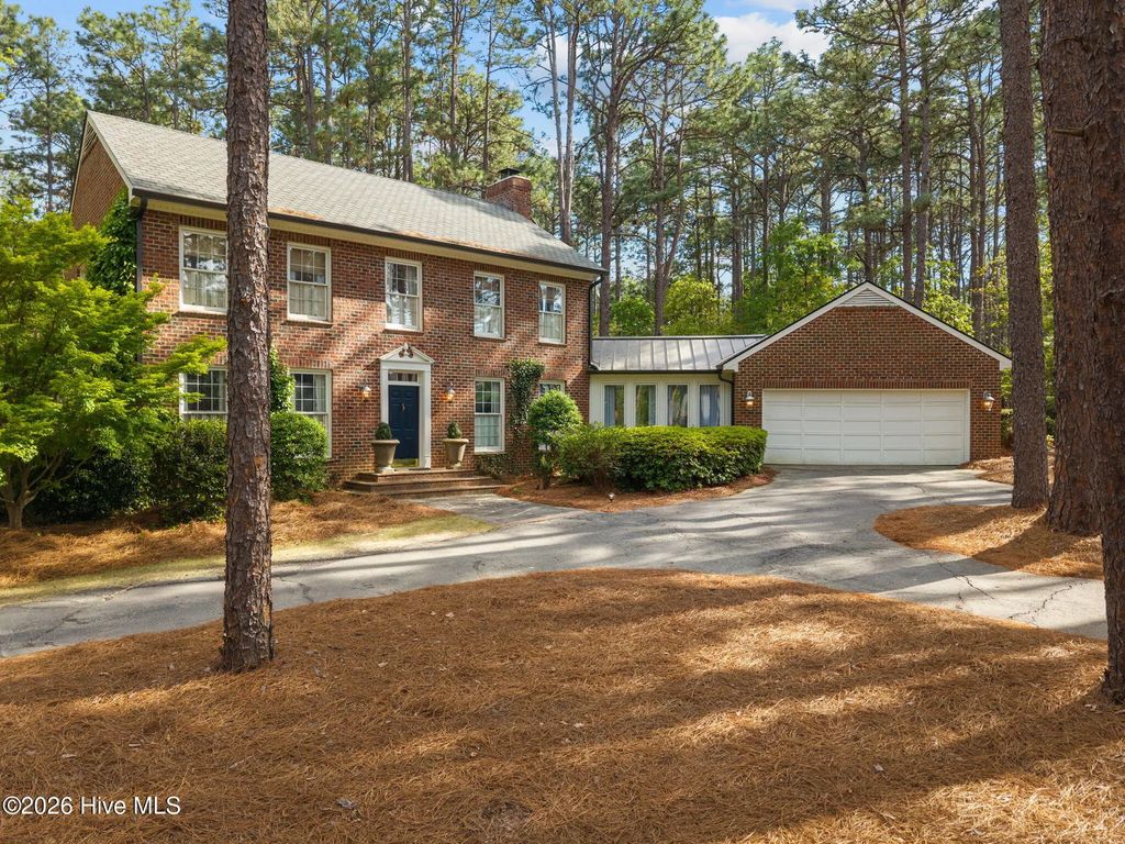 385 Lake Dornoch Drive, Pinehurst