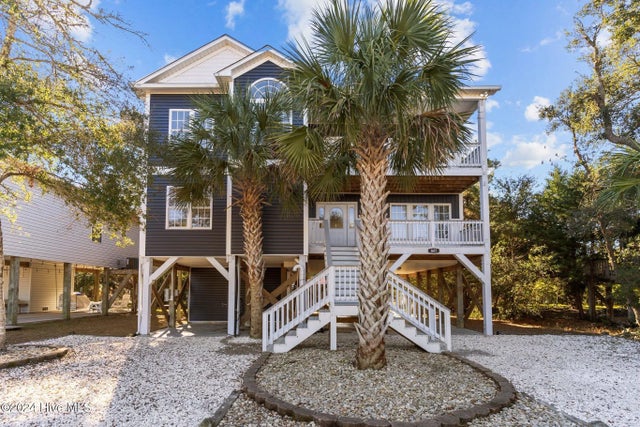 1617 E Pelican Drive, Oak Island