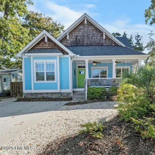 112 Ne 28th Street, Oak Island