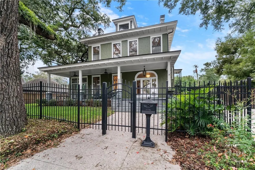 121 E Victory Drive, Savannah