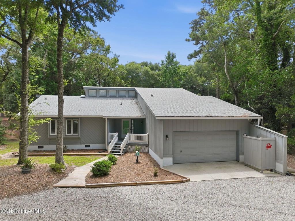 131 Oakleaf Drive, Pine Knoll Shores