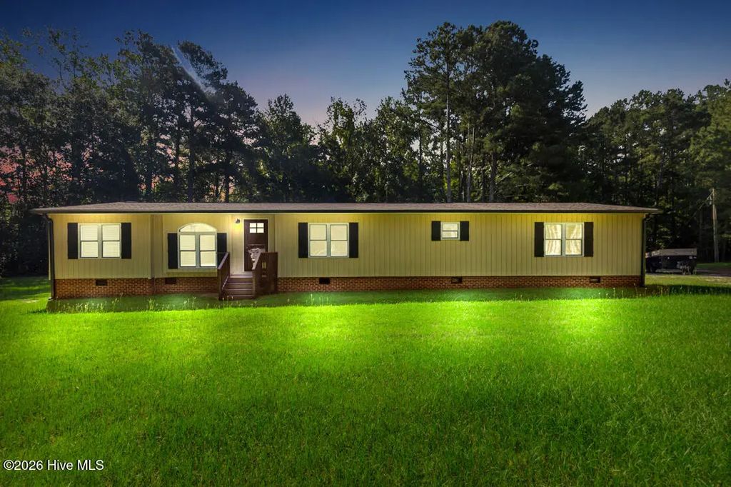 206 Tierra Lane, West End