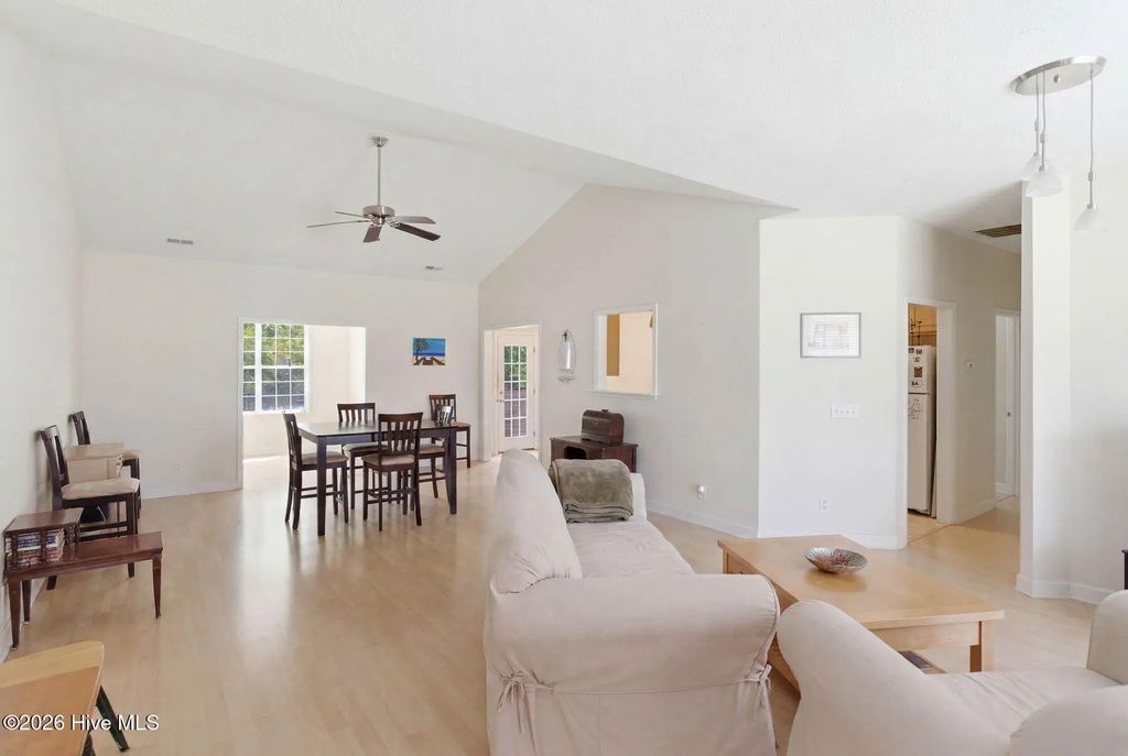 714 E Pipers Glen, Shallotte