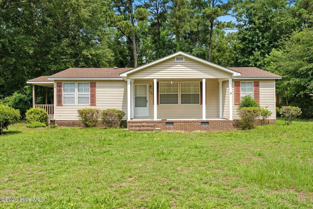 109 Lake Drive, Leland