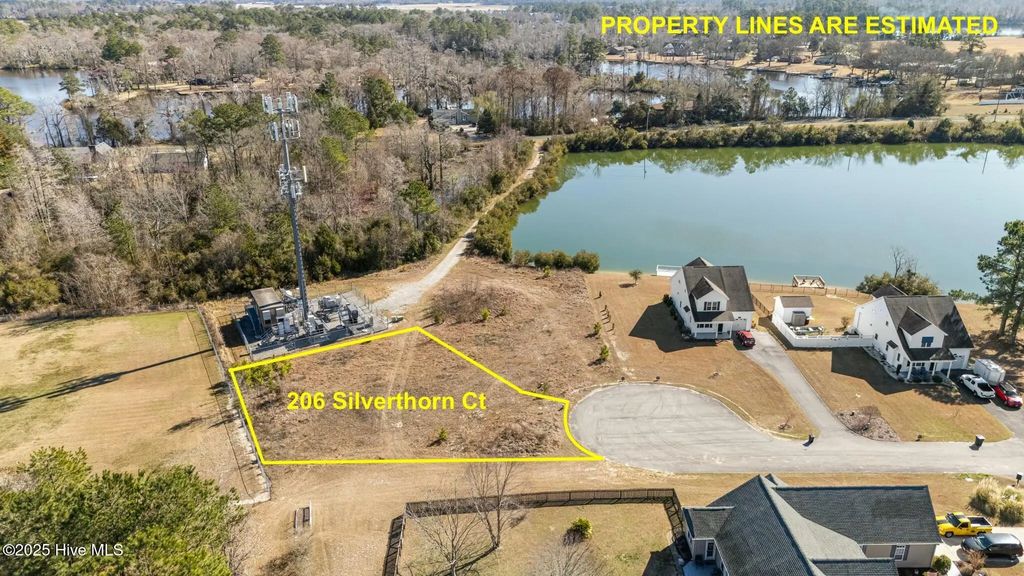 206 Silverthorn Court, New Bern