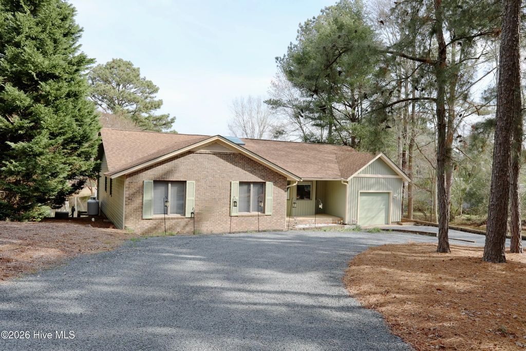 116 Shagbark Court, West End