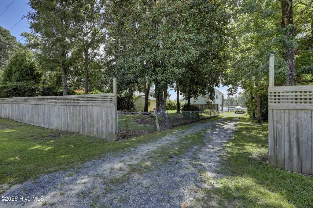 716 Bay Harbor Drive, Hampstead