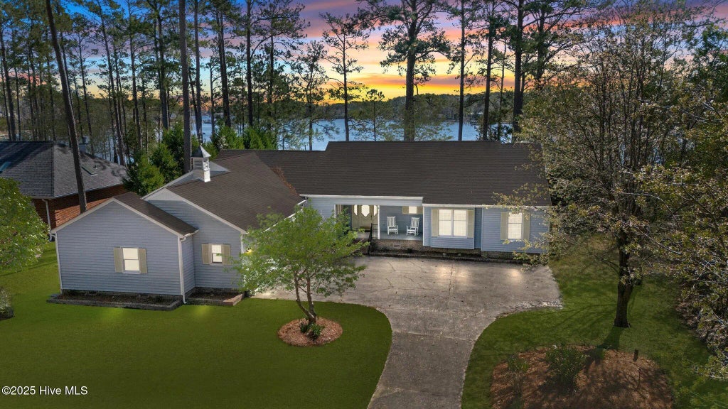 38 Shore Drive E, Oriental