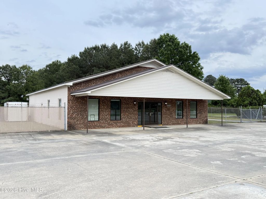 906 N Breazeale Avenue, Mount Olive