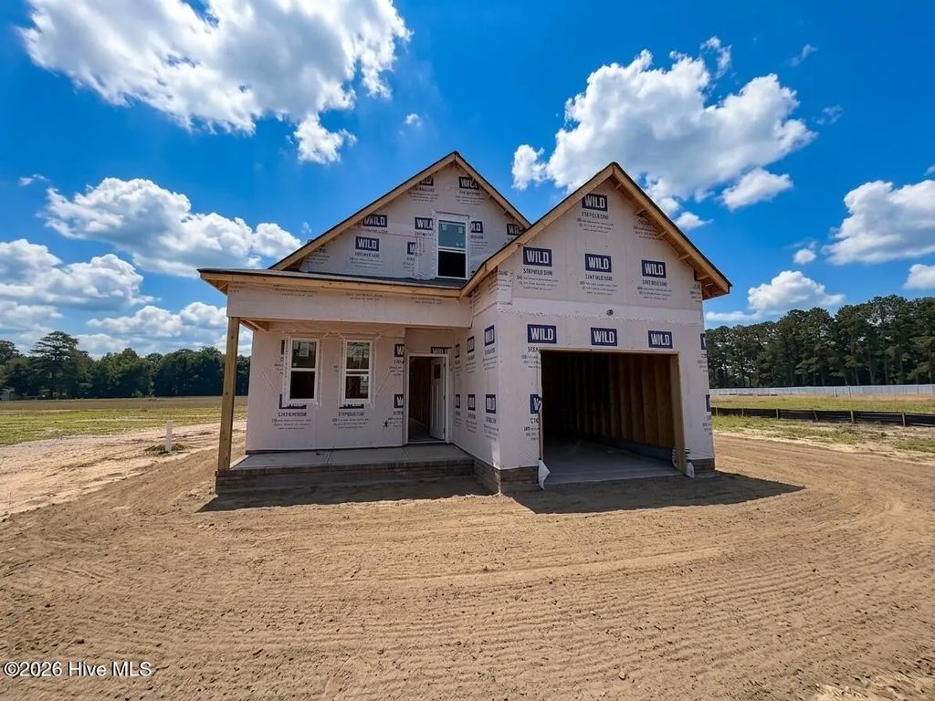 12 W Coulter Court, Selma