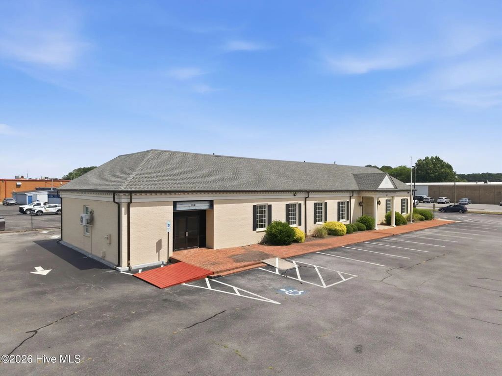 3111 S Memorial Drive, Greenville