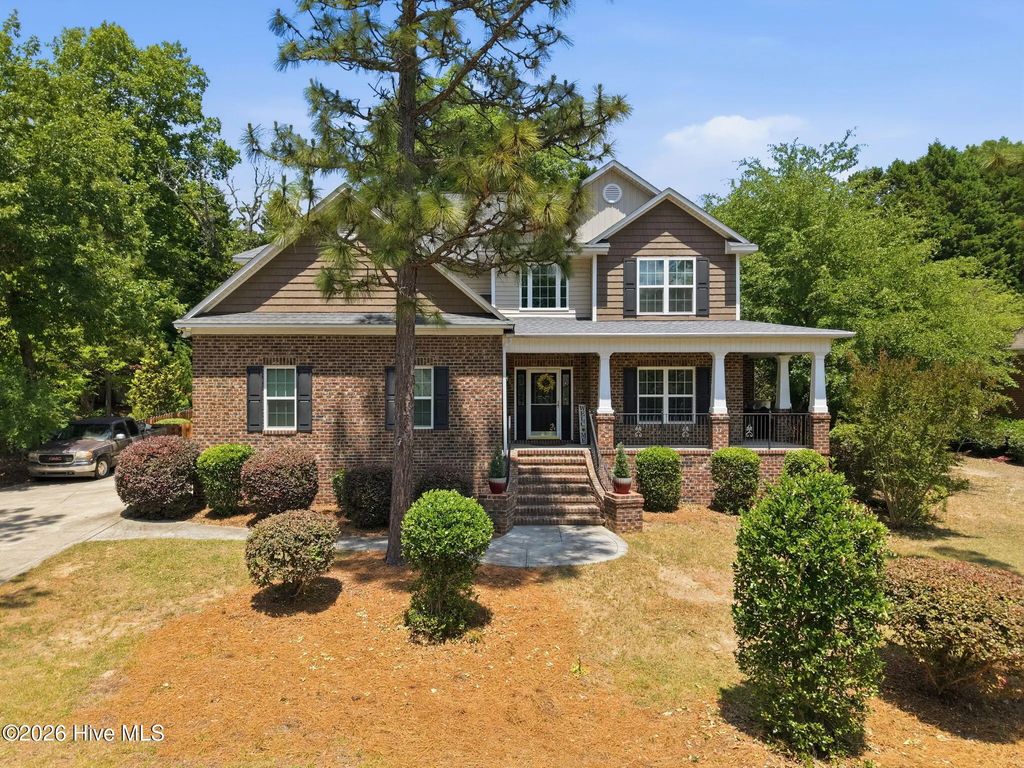 585 Burning Tree Road 10, Pinehurst