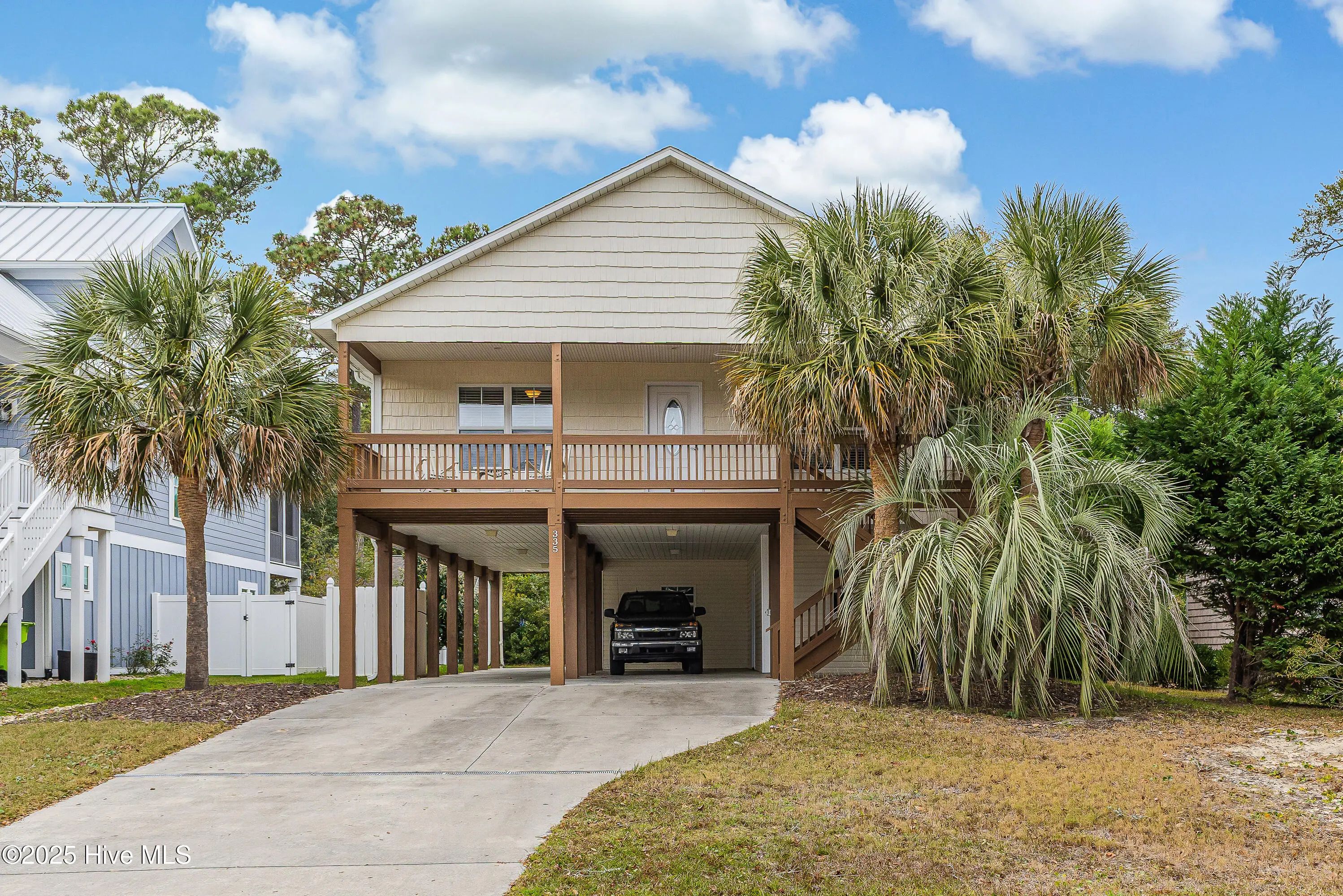 335 Ne 43rd Street, Oak Island