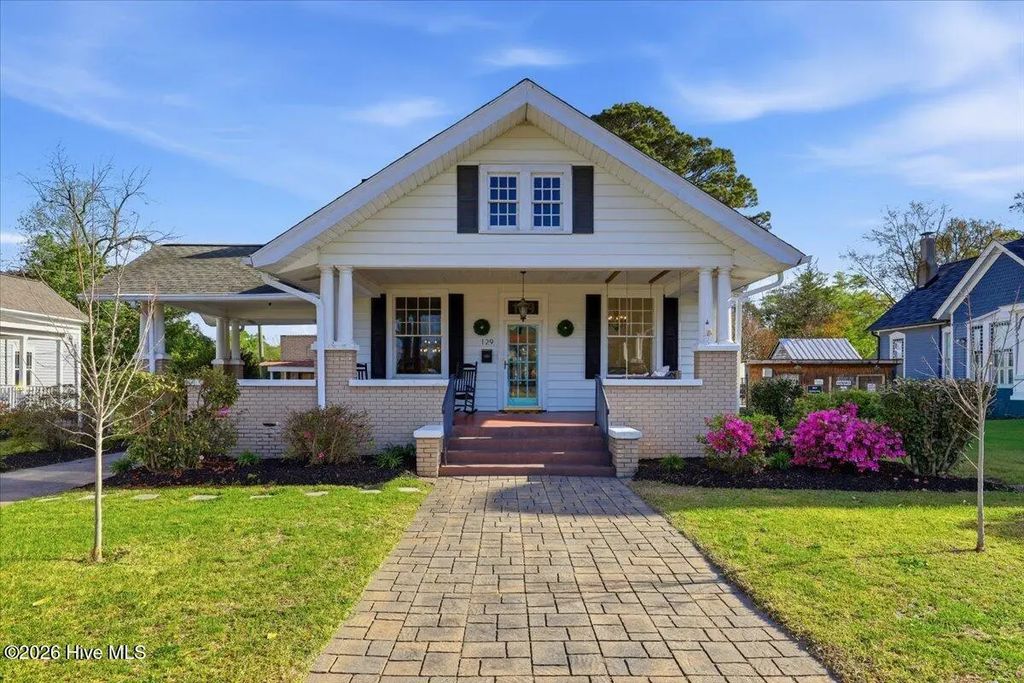 129 E Railroad Street, La Grange
